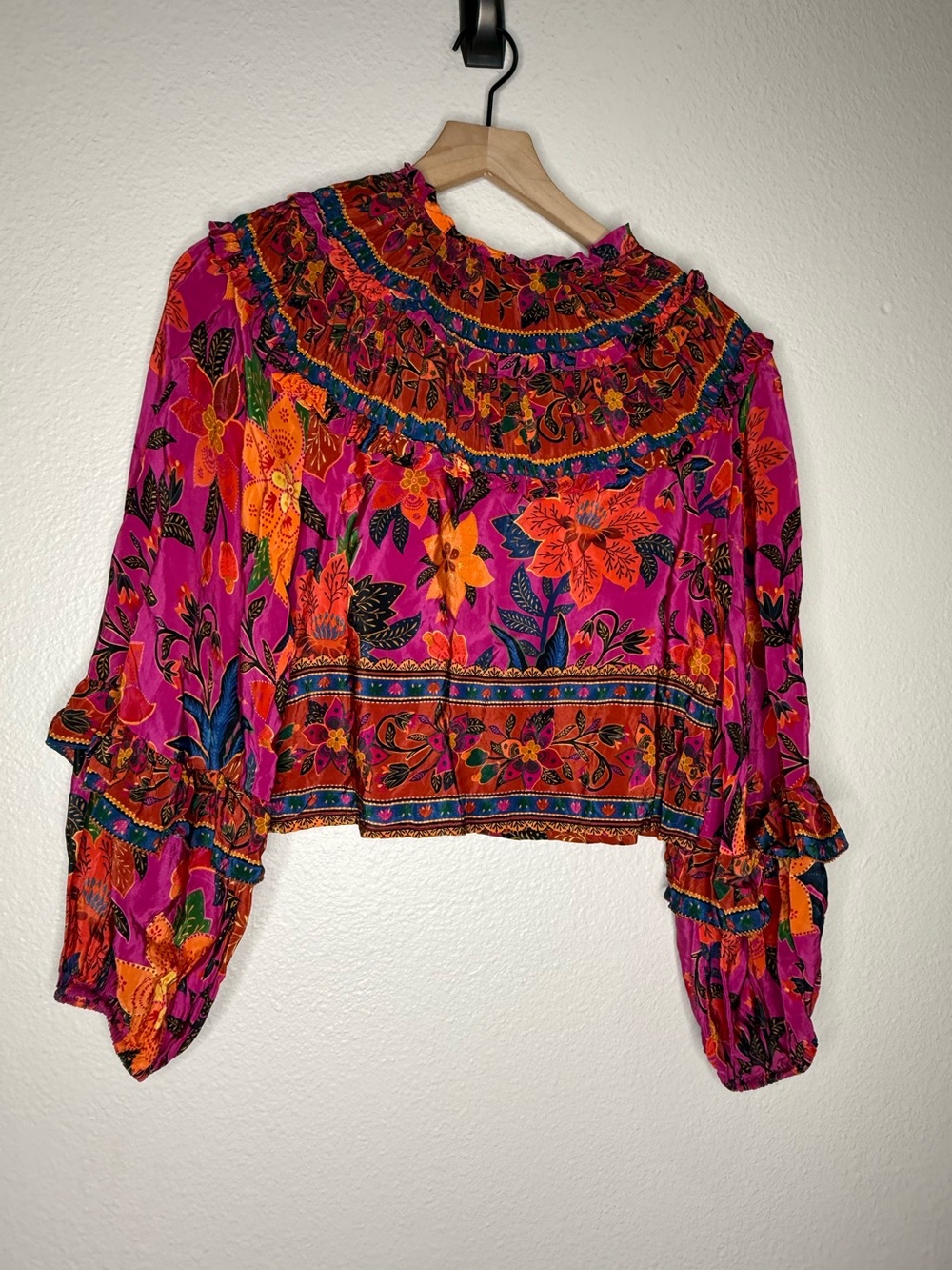 FARM Rio Tropical Tapestry Ruffled
Blouse, size XS - Picture 5 of 6